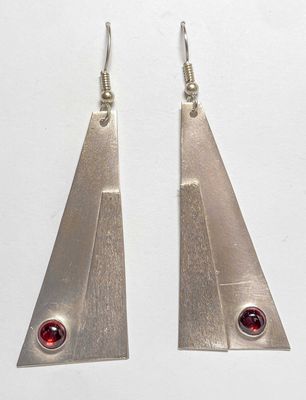 SS EARRINGS W/2-6MM GARNET