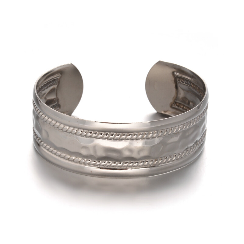 SILVER STAINLESS HAMMERED CUFF BRACELET FJCSW