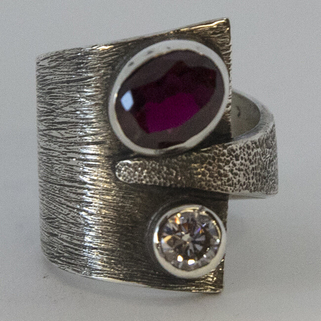 *SILVER OXIDIZED GARNET &amp; WHT CZ WRAP RING-9.5