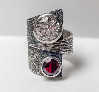 SS RING W/WHT CZ &amp; GARNET CZ