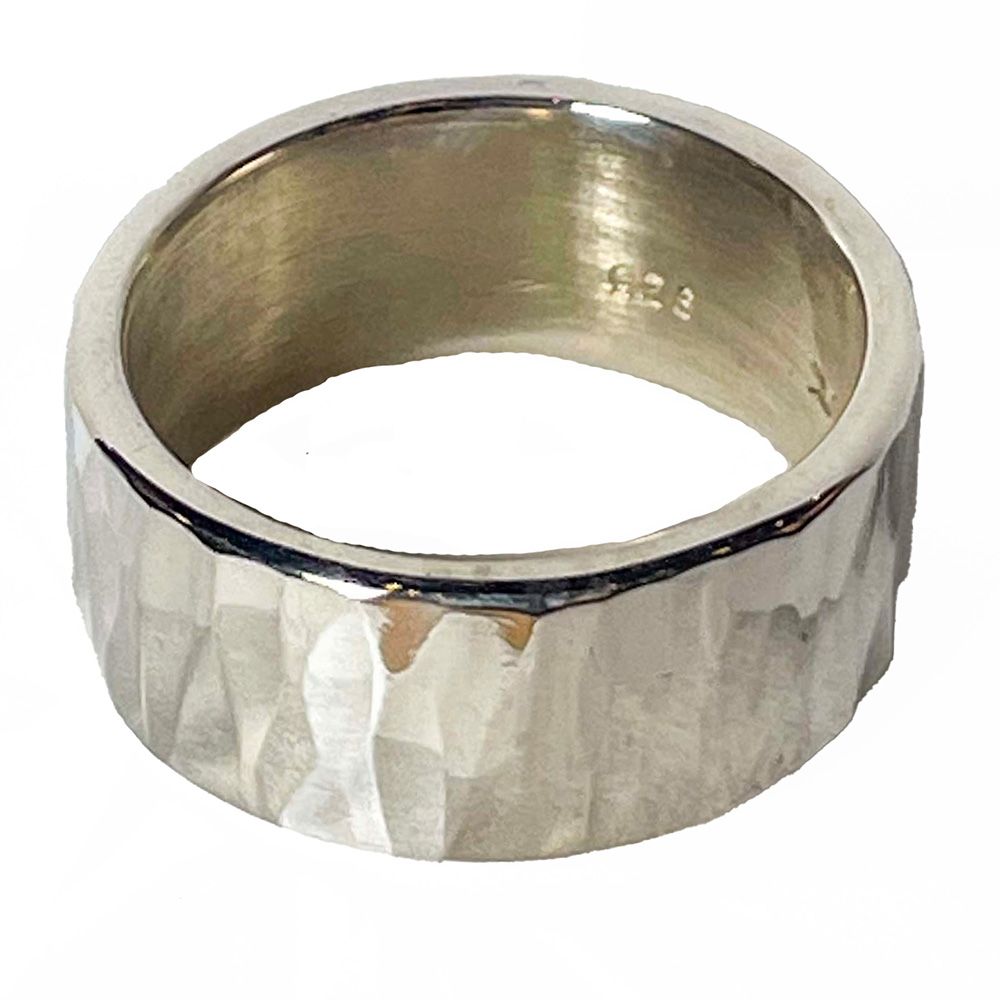 SILVER HAMMERED BAND RING