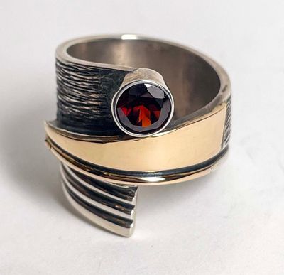 SS/14KT RING W/6MM GARNET