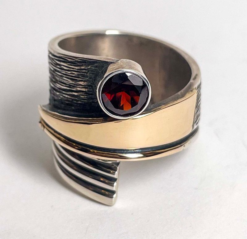 SS/14KT RING W/6MM GARNET