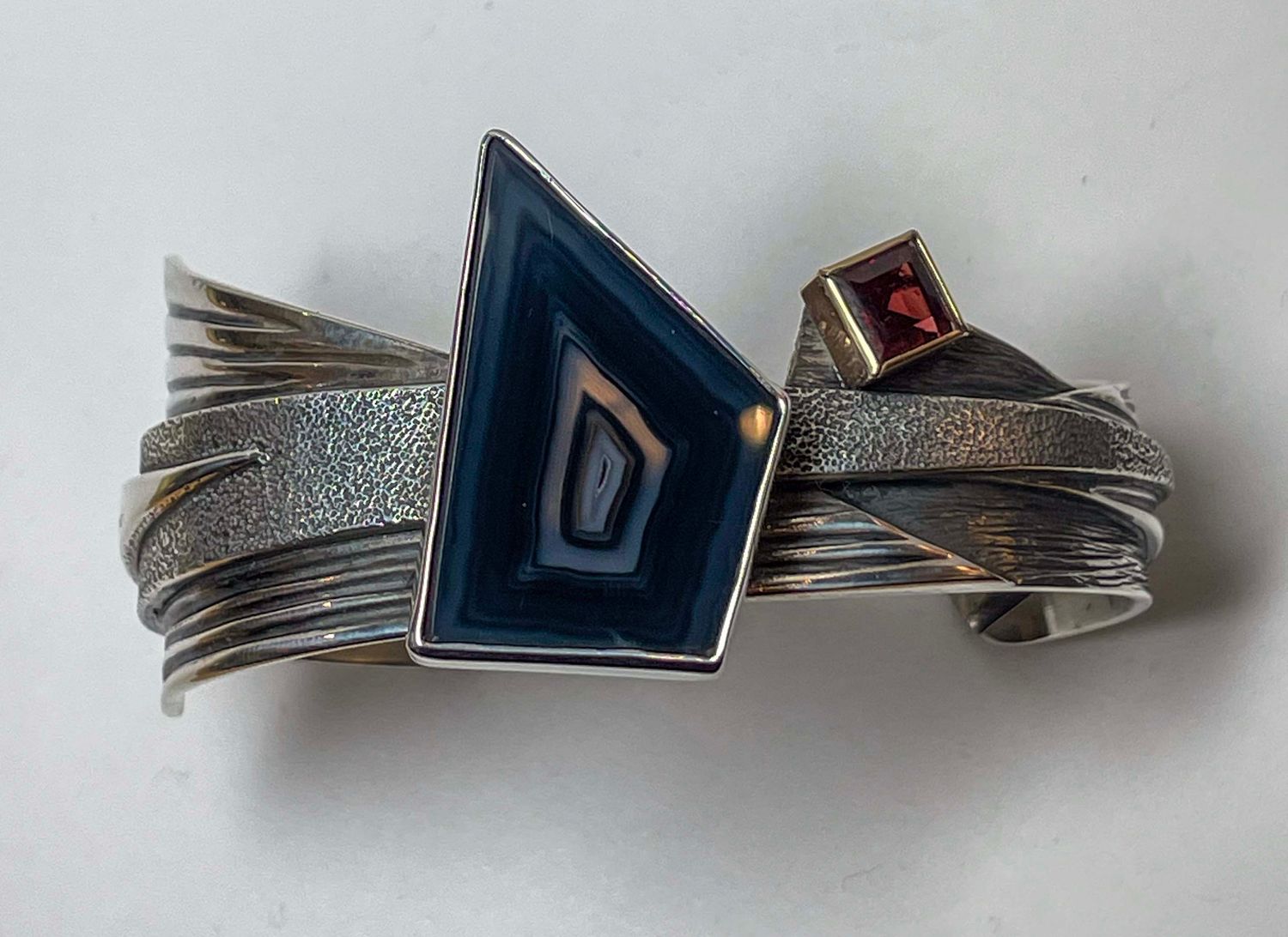 SS/14KT AGATE GEODE BRACELET W/7MM GARNET