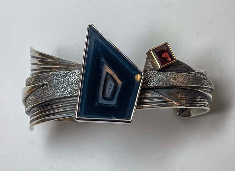 SS/14KT AGATE GEODE BRACELET W/7MM GARNET