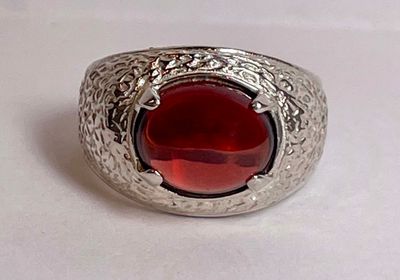 KWH SS RING W/8X10MM GARNET CAB KWH SS RING W/8X10MM GARNET CAB