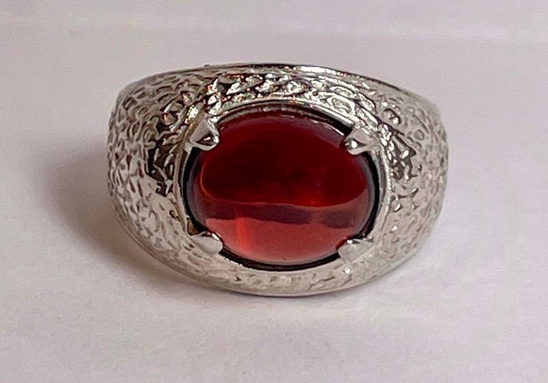 KWH SS RING W/8X10MM GARNET CAB