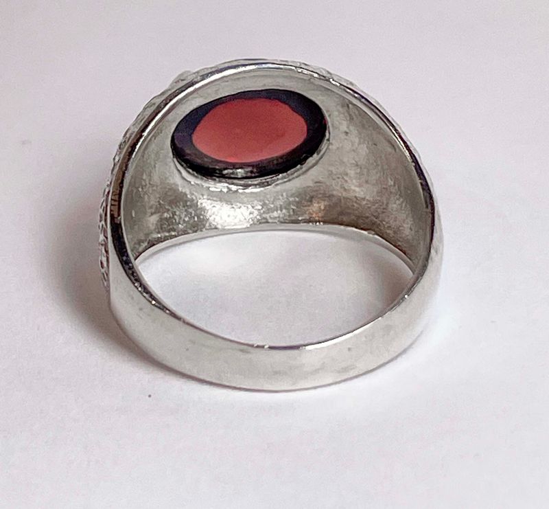 KWH SS RING W/8X10MM GARNET CAB