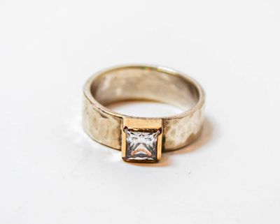 SS/14KT 7MM HMRD RING W/EMRD CUT 7X7MM