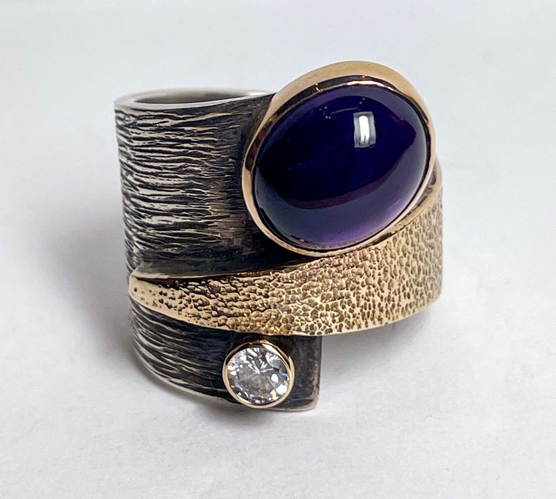 SS/14KT RING W/8X10MM AMETHYST &amp; 4MM WHT CZ