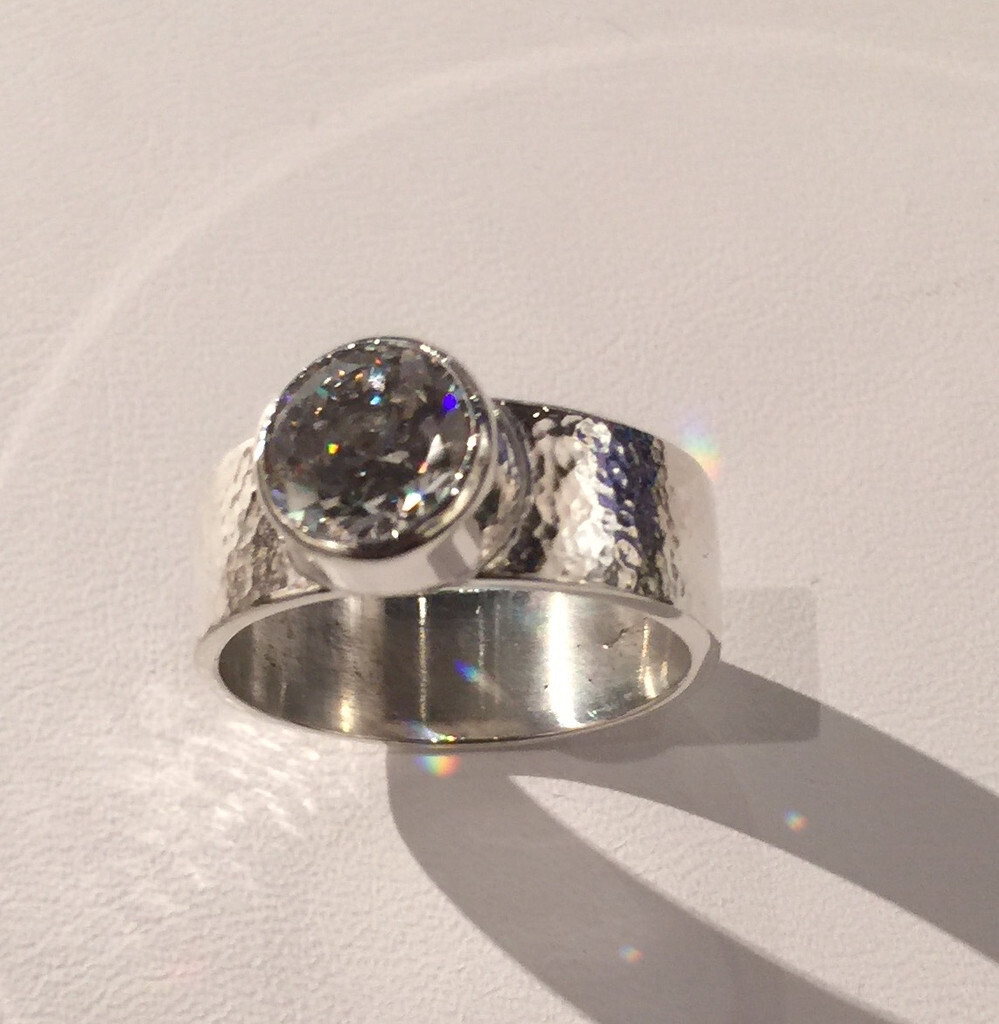 SS 7MM TXT RING W/8MM CZ