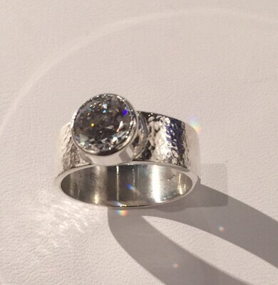 SS 7MM TXT RING W/8MM CZ