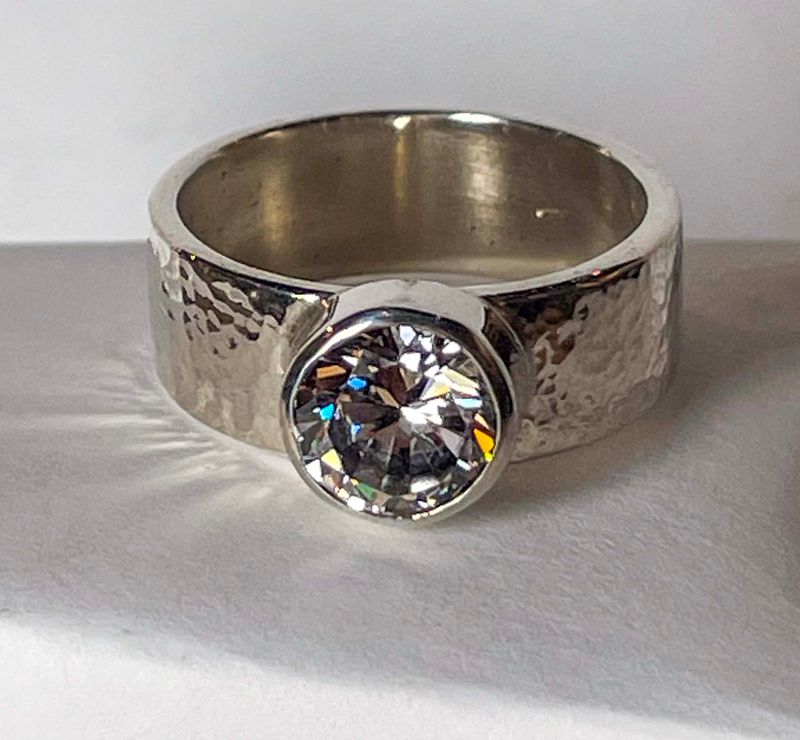 SS 7MM TXT RING W/8MM CZ
