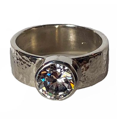 SILVER HAMMERED CZ RING