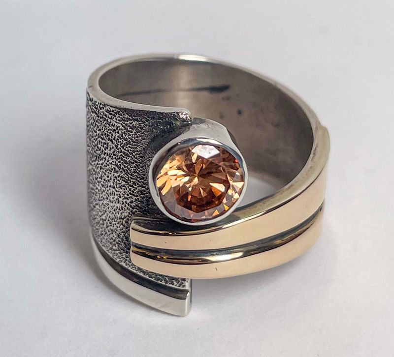 KWH- SS/14KT RING 8MM CHAMAIGN CZ