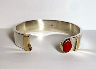 SS/14KT BRACELET W/CORAL