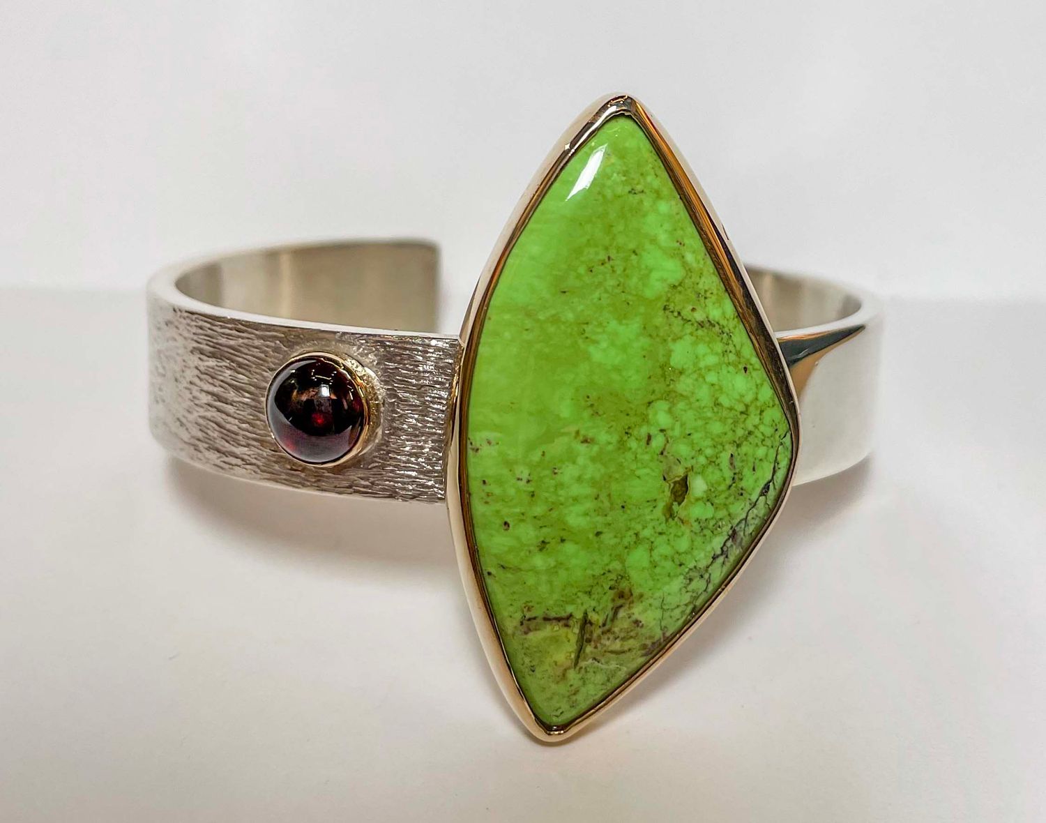 SS/14KT BRACELET W/GASPITE &amp; GARNET