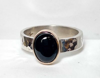 SS/14K HAMMERED ONYX RING - SIZE 8