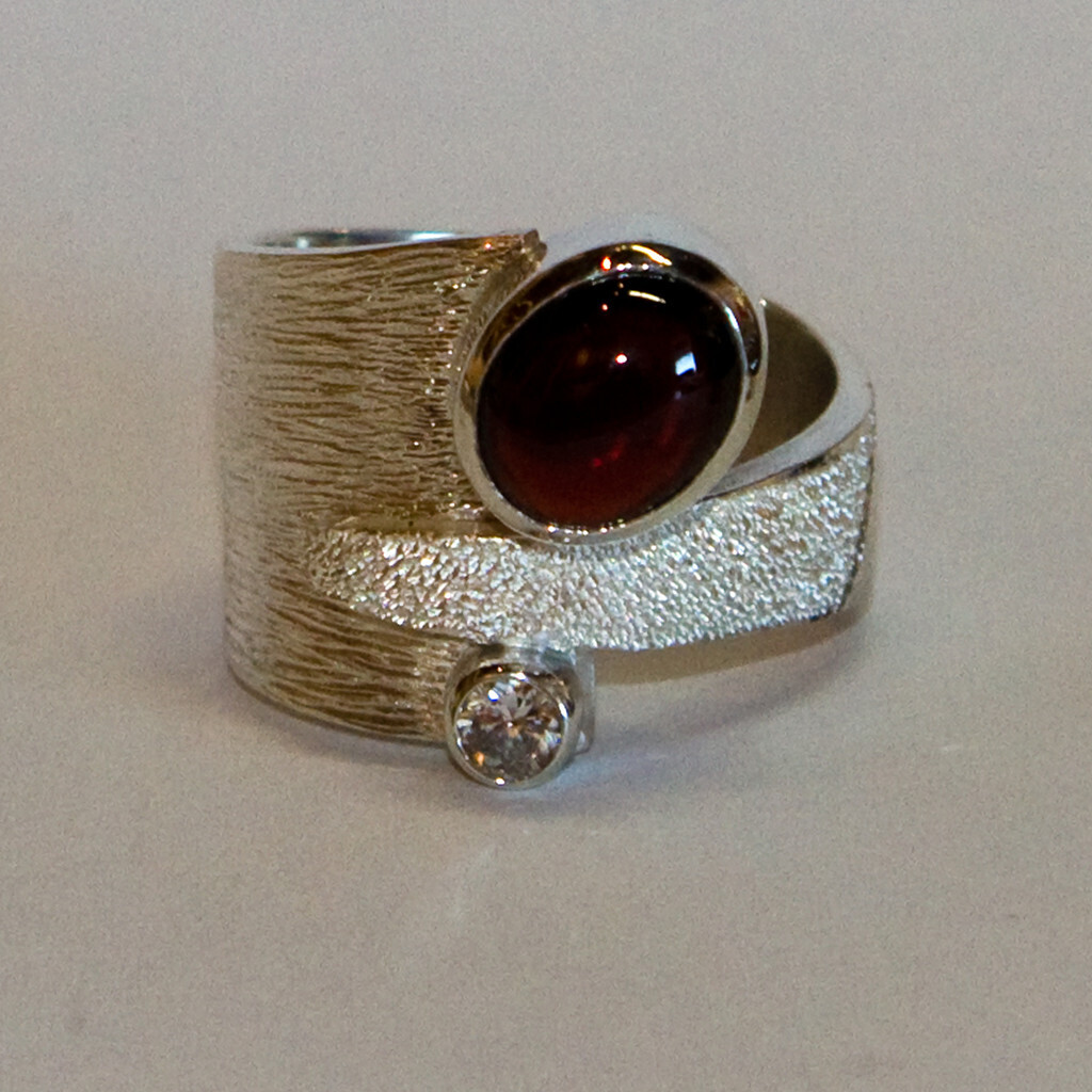 SS RING W/8X10MM GARNET &amp; 4MM WHT CZ