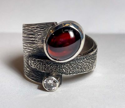 SS RING W/8X10MM GARNET &amp; 4MM WHT CZ