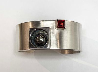 SS/14KT SATIN BRACELET W/7MM GARNET &amp; 10MM HEMATITE