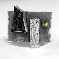SS/14KT WHT GD BRACELET DIA CUT TXT W/DRUZY & PERIDOT SS/14KT WHT GD BRACELET DIA CUT TXT W/DRUZY & PERIDOT