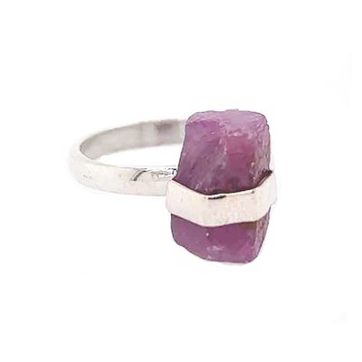 SILVER ROUGH-CUT RUBY RING 7