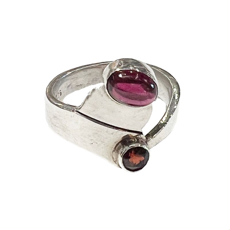 SILVER GARNET RING ASR73-6