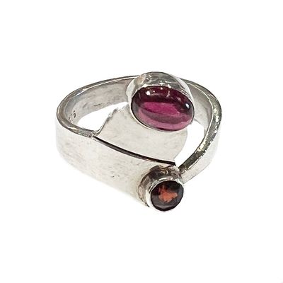 SILVER GARNET RING ASR73-6
