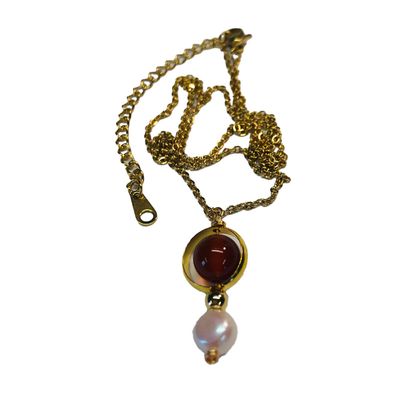 GOLD STAINLESS CARNELIAN &amp; PEARL NECKLACE