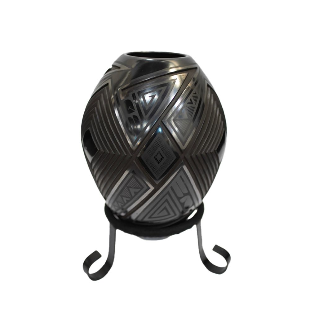 MATA ORTIZ BLACK CARVED DIAMOND VASE - 8 x 5.5
