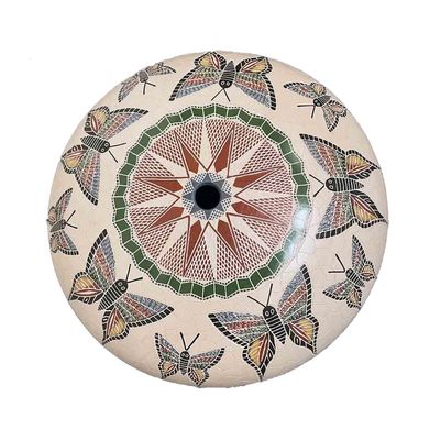 MATA ORTIZ BUTTERFLIES POT - 4.5 x 7 MATA ORTIZ BUTTERFLIES POT - 4.5 x 7