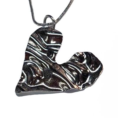 STAINLESS HAMMERED HEART NECKLACE FJN189