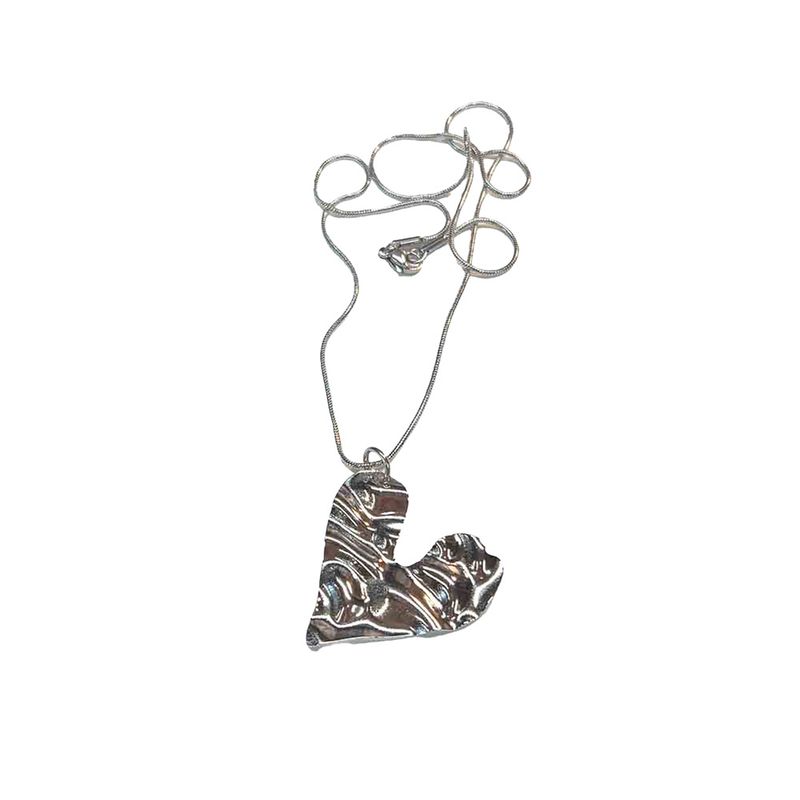 SILVER STAINLESS WAVY HEART NECKLACE