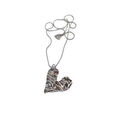 SILVER STAINLESS WAVY HEART NECKLACE