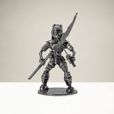 DUAL WIELDING PREDATOR WITH SPEAR