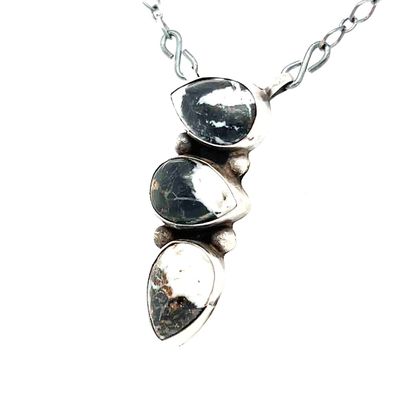 SILVER 3 TEARDROPS W/ WHITE BUFFALO NECKLACE-NAVAJO-RUNNING BRAVE