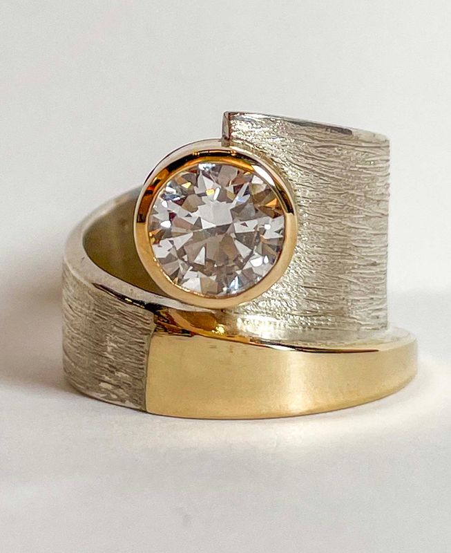 SILVER/14KT ROUND DIAMOND RING - SIZE 6.5