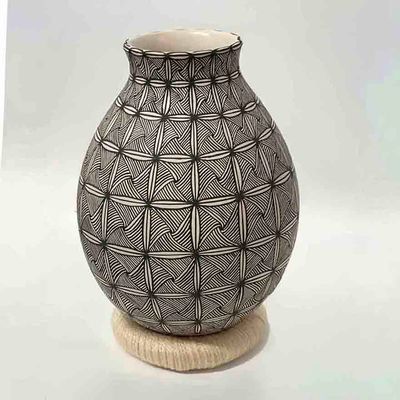 MATA ORTIZ WOVEN DIMENSIONAL VASE - 6 x 4