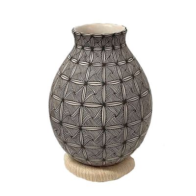 MATA ORTIZ WOVEN DIMENSIONAL VASE - 6 x 4