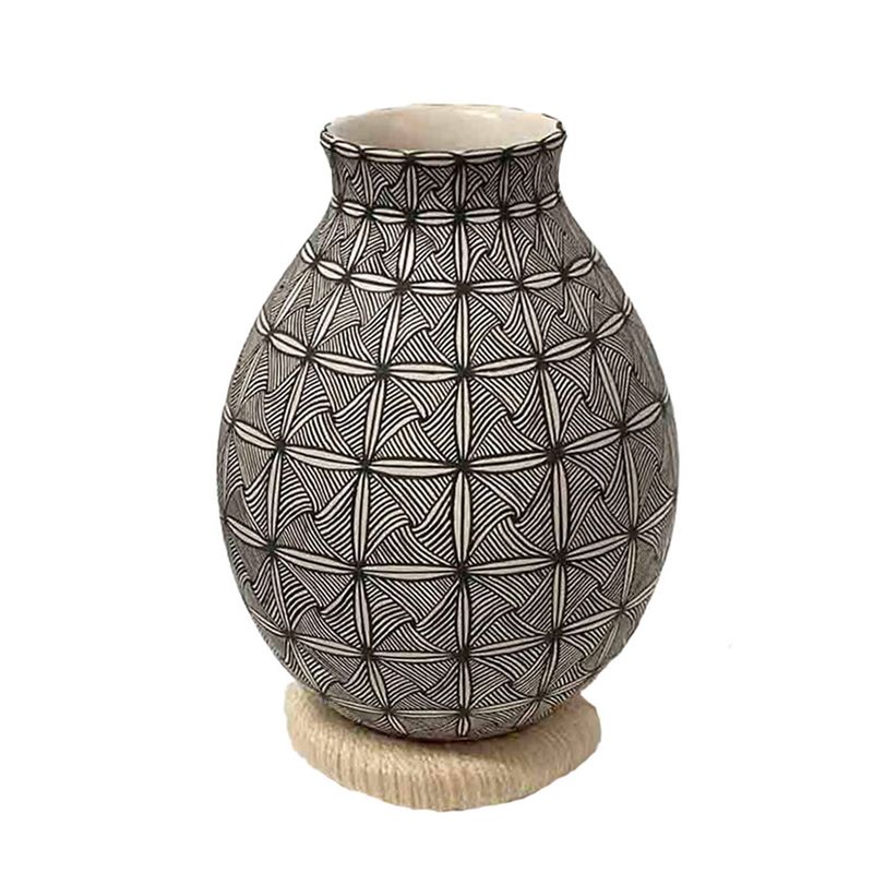 MATA ORTIZ WOVEN DIMENSIONAL VASE - 6 x 4