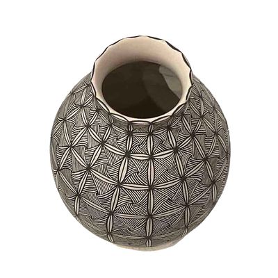 MATA ORTIZ WOVEN DIMENSIONAL VASE - 6 x 4