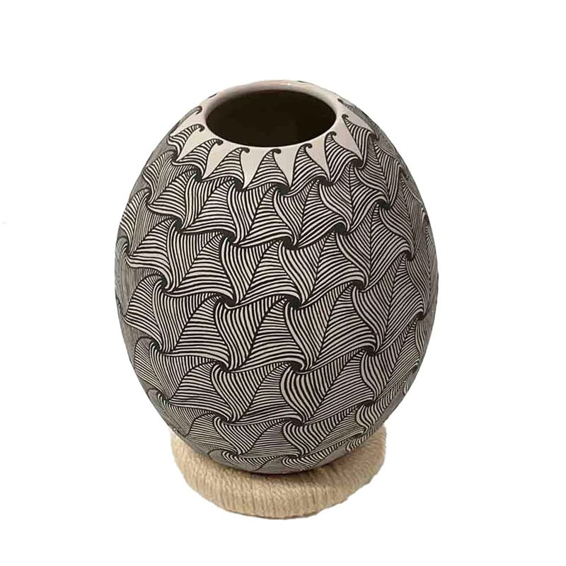MATA ORTIZ SWIRL DIMENSIONAL VASE - 6 x 4