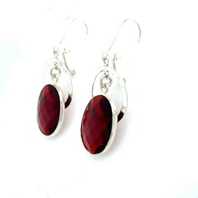 SILVER HAMMERED CIRCLE W/GARNET EARRINGS