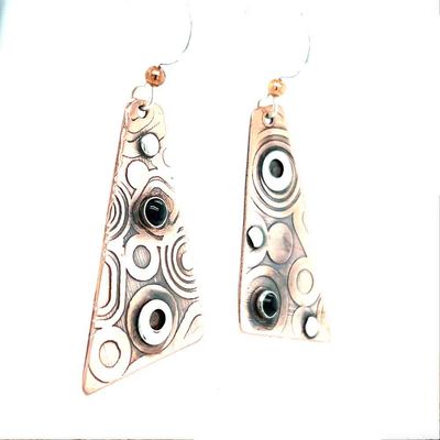 MIXED METALS MISMATCHED ROLLED TRI W/ONYX EARRINGS