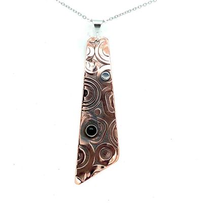 MIXED METALS ROLLED TRI W/ONYX PENDANT