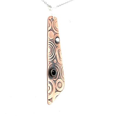 MIXED METALS ROLLED TRI W/ONYX PENDANT
