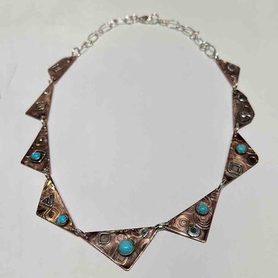 MIXED METALS ROLLED LINKED ABSTRACT DISCS W/TURQUOISE NECKLACE MIXED METALS ROLLED LINKED ABSTRACT DISCS W/TURQUOISE NECKLACE