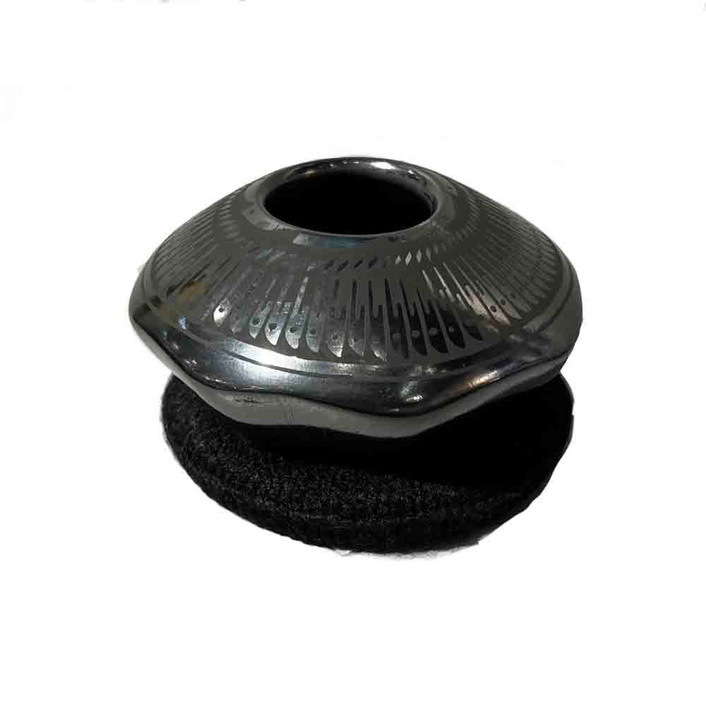 MATA ORTIZ BLACK GRAPHITE POT 2.5 x 4