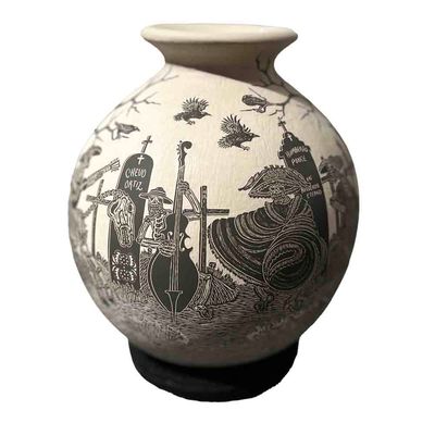 MATA ORTIZ DAY OF THE DEAD VASE - 7 x 6.5